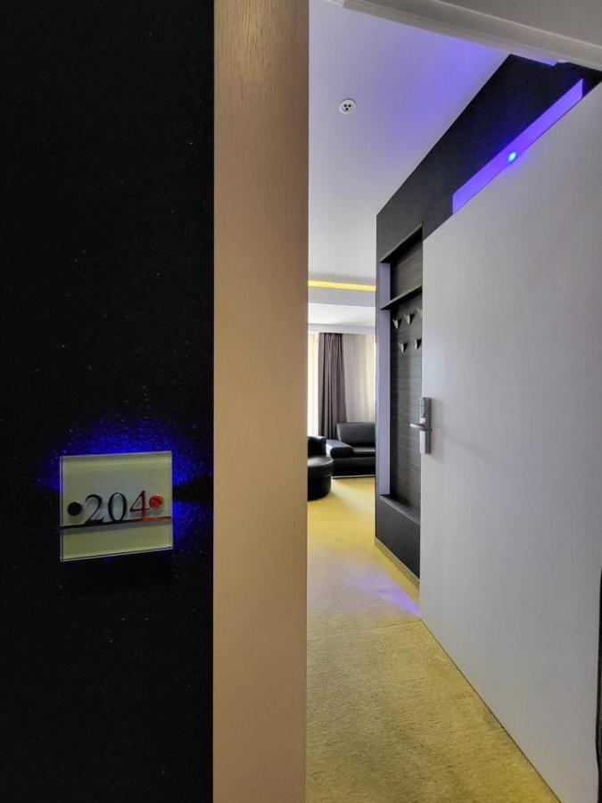 Apartments M Palace Budva Bagian luar foto