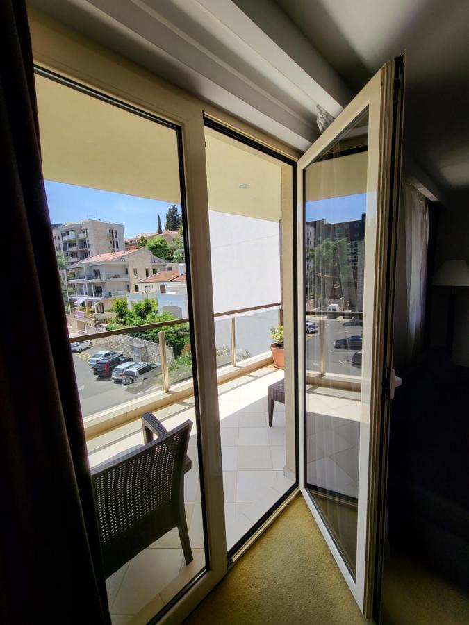 Apartments M Palace Budva Bagian luar foto
