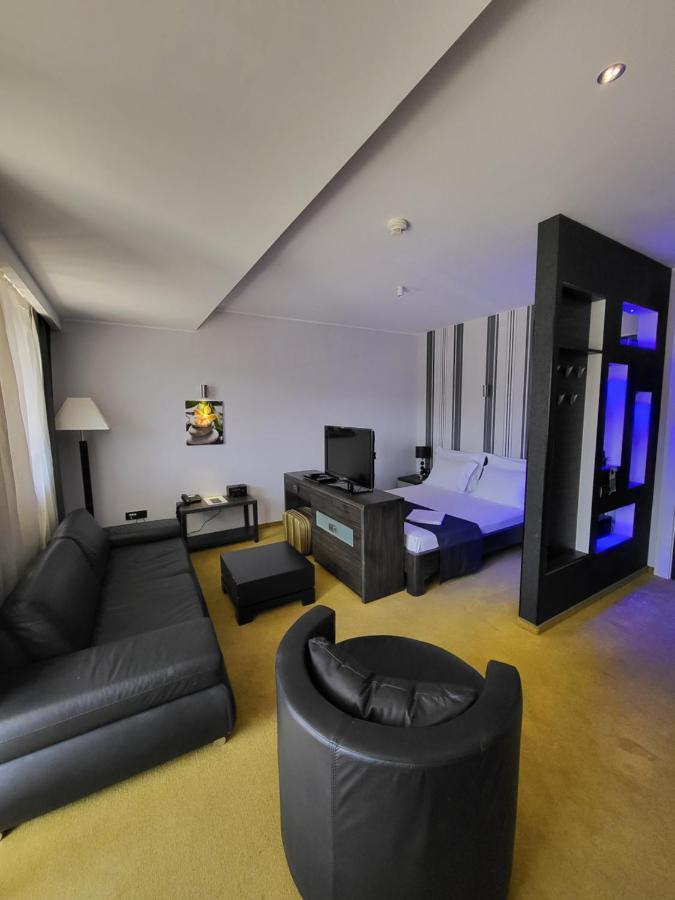Apartments M Palace Budva Bagian luar foto